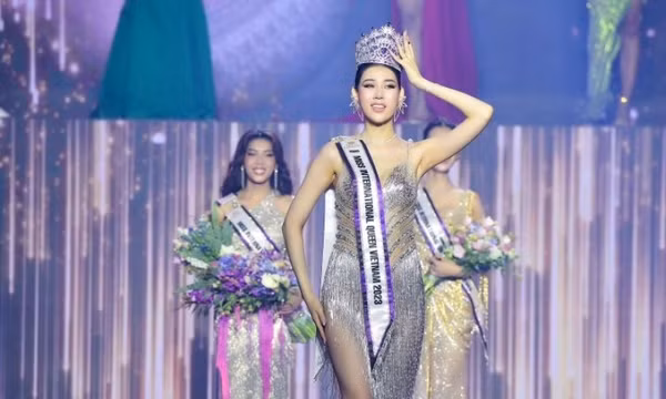 Chung kết cuộc thi hoa hậu chuyển giới của Hương Giang bị 'tuýt còi'