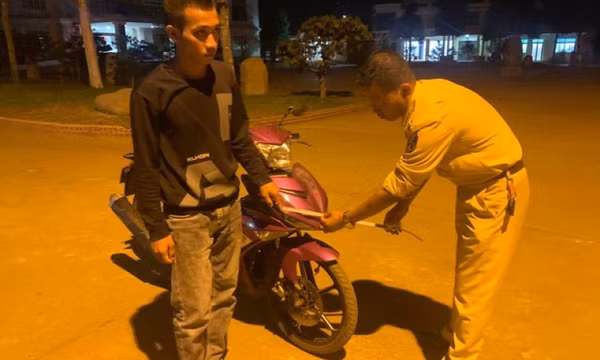 Tìm kẻ tông bé gái 10 tuổi chấn thương sọ não rồi bỏ trốn