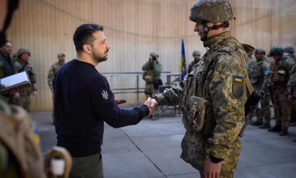 Tổng thống Ukraine thăm thị trấn tiền tuyến Avdiivka