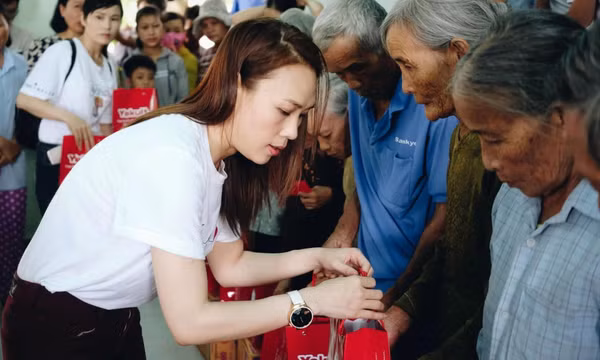 Báo động đỏ từ lùm xùm của nghệ sĩ