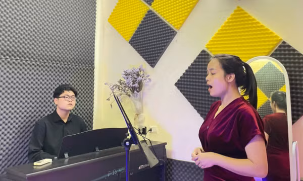 Đổ xô đi học nhạc để hát karaoke