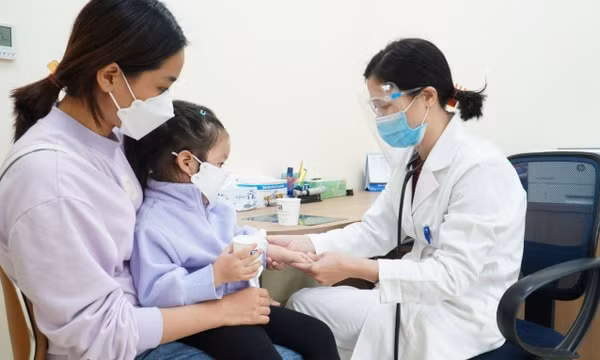 Biến chứng nguy hiểm khi từ chối dùng kháng sinh trị thủy đậu