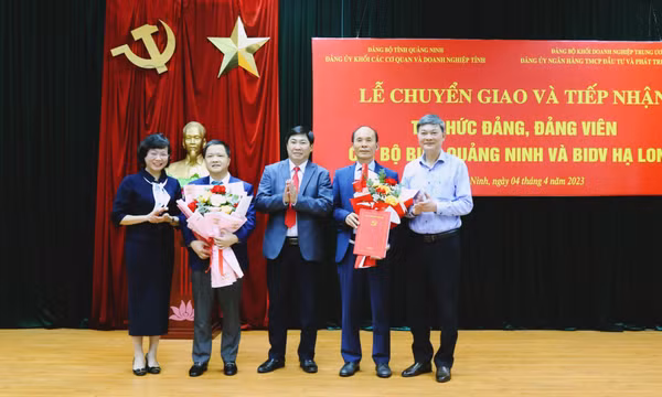 Chuyển giao 2 tổ chức đảng và đảng viên về Đảng bộ Ngân hàng TMCP Đầu tư và Phát triển Việt Nam