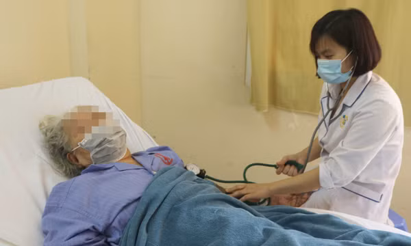 Cứu sống người bệnh 3 lần ngừng tim do rối loạn nhịp tim nguy hiểm