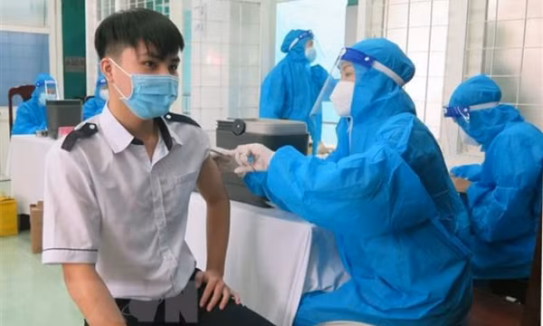 Vaccine là biện pháp hiệu quả nhất, kể cả với biến thể mới Omicron