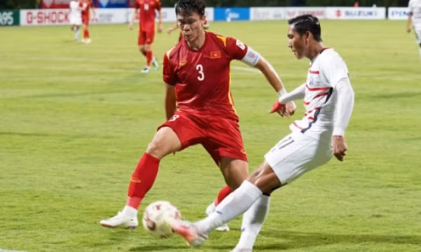 Quế Ngọc Hải lọt top đề cử Hậu vệ xuất sắc vòng bảng AFF Cup