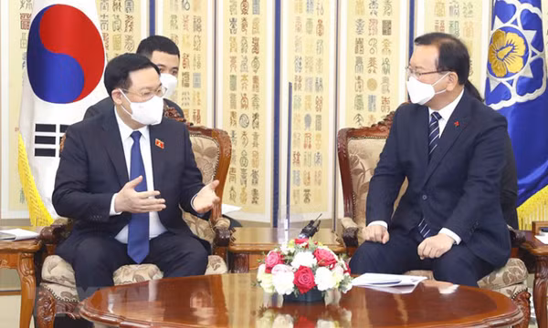 Chủ tịch Quốc hội Vương Đình Huệ hội kiến Thủ tướng Hàn Quốc Kim Boo Kyum