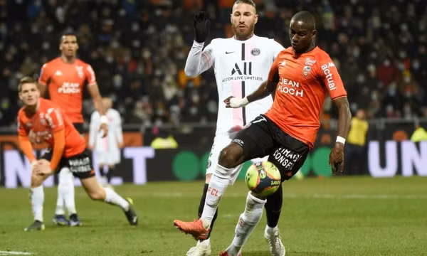 Ramos nhận thẻ đỏ trong trận hòa của PSG