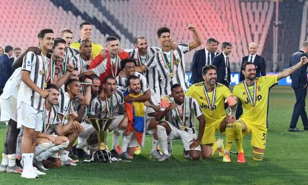Juventus bị đề nghị xuống hạng và tước Scudetto