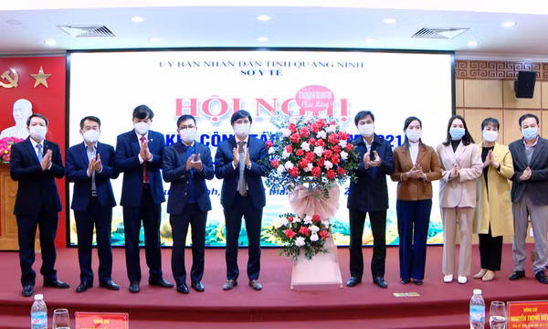 Năm 2021, ngành Y tế đóng góp rất lớn trong thực hiện thành công “mục tiêu kép” của tỉnh