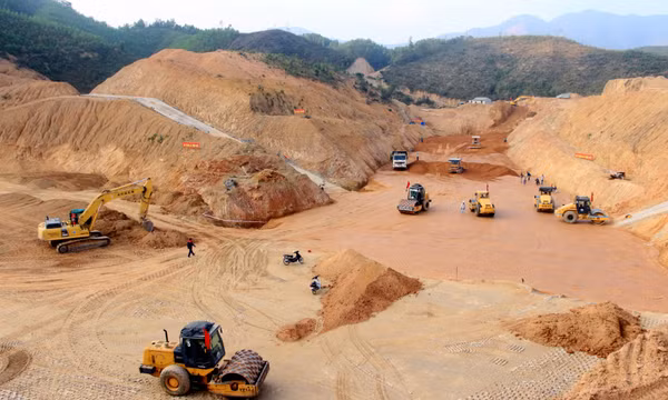 Những ngày cuối năm trên công trường hồ chứa nước Khe Giữa