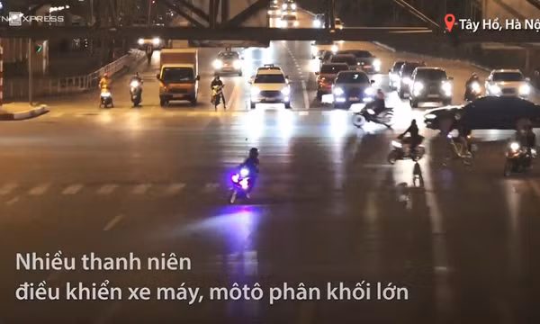 'Quái xế' náo loạn đường phố Hà Nội