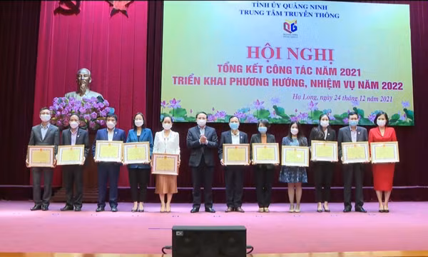 “Tập thể Trung tâm Truyền thông tỉnh phải trở thành những chiến sĩ tiên phong trên mặt trận chống dịch, trong xây dựng Đảng và phát triển kinh tế-xã hội”