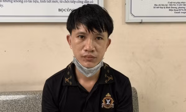 Đến quán bar không mua được ma tuý, đâm chết bảo vệ quán bar
