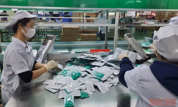 Cấp phép sử dụng khẩn cấp test nhanh kháng nguyên SARS-CoV-2 bằng dịch mũi “made in Vietnam”