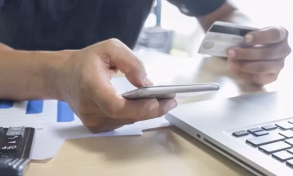 Phản hồi về việc nhân viên ngân hàng ép khách hàng mua bảo hiểm