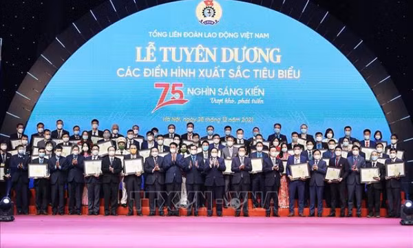 Thủ tướng: Chung sức, đồng lòng tạo bứt phá trong năng suất lao động