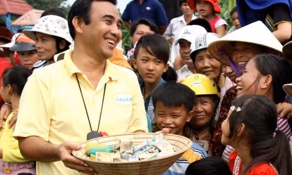Giải thưởng Mai Vàng vinh danh Quyền Linh là nghệ sỹ vì cộng đồng