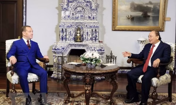 Chủ tịch nước Nguyễn Xuân Phúc hội kiến Phó Chủ tịch Hội đồng An ninh Nga Dmitry Medvedev