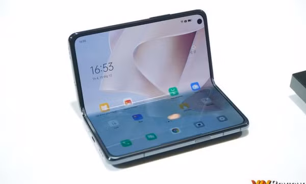 Trên tay Oppo Find N: điện thoại gập đầu tiên của Oppo, gần như không có nếp nhăn