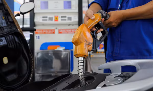 Giá xăng, dầu đồng loạt tăng trở lại