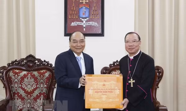 Chủ tịch nước chúc mừng Giáng sinh 2021 Tòa Tổng Giám mục Hà Nội