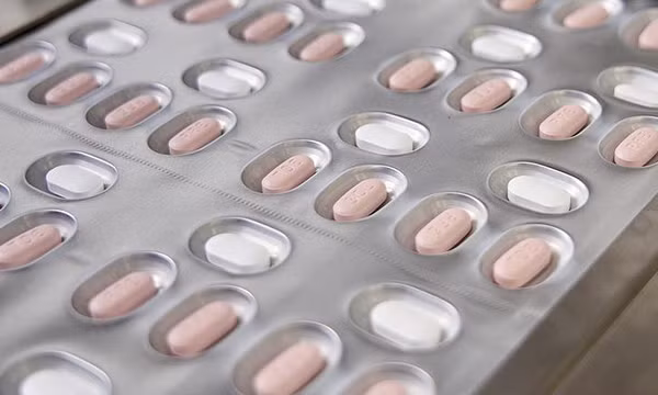 Thuốc kháng COVID-19 của Pfizer và Meck: Ai có thể dùng và dùng ở thời điểm nào?