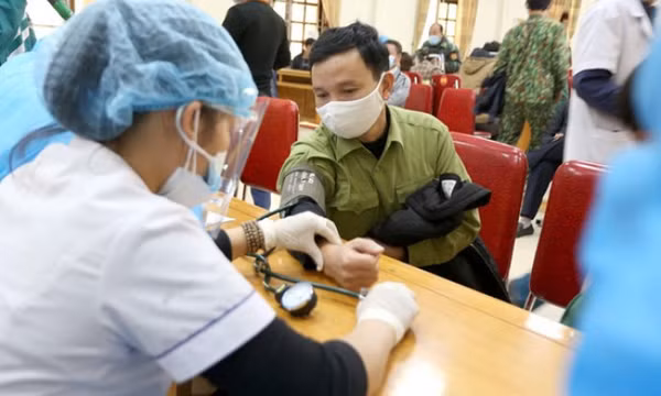 Hướng dẫn mới nhất về khám trước tiêm chủng vaccine phòng COVID-19