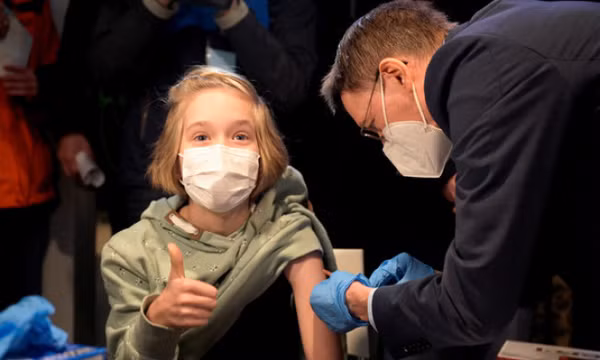 EU đặt mua 180 triệu liều vắc xin phiên bản hiệu chỉnh chống biến thể Omicron