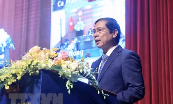 Định hướng đối ngoại mới: Địa phương và doanh nghiệp ở trung tâm