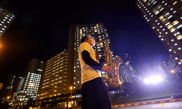 Tiết mục kèn saxophone của nghệ sĩ Trần Mạnh Tuấn đoạt giải Mai Vàng