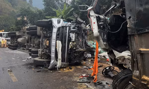 Hai người tử vong sau va chạm giữa ôtô tải và xe đầu kéo