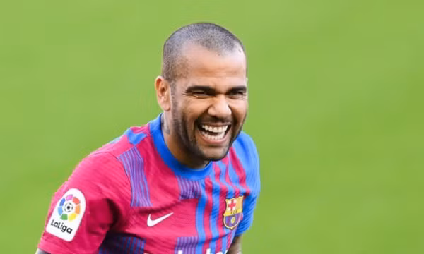 Alves lo lắng về lần ra mắt thứ 2 tại Barca