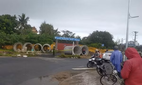 Phát hiện thi thể người đàn ông chết cháy trong ống cống