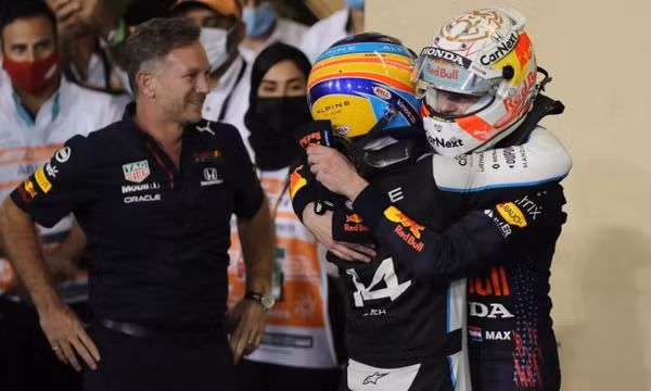 Tân vô địch F1 Verstappen thắng nghẹt thở ở Abu Dbahi