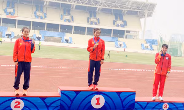 Phạm Thị Huệ đoạt huy chương đồng 5.000m tại Giải điền kinh vô địch quốc gia 2021
