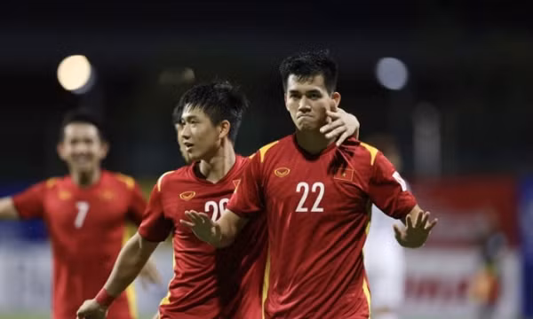 ĐT Việt Nam nhận quà từ BXH FIFA sau trận thắng Campuchia