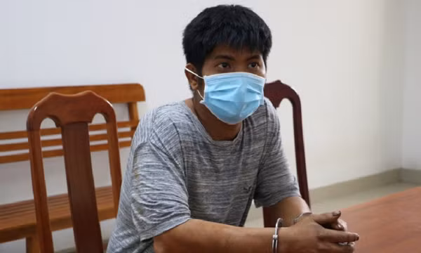 Nghi can đốt và ôm thi thể cô gái chết cháy trốn nhiều giờ dưới giếng cạn