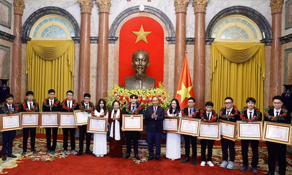 Chủ tịch nước trao tặng Huân chương Lao động cho học sinh đoạt giải Olympic quốc tế