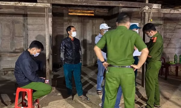 Nghi vấn 2 bé gái bị sát hại dưới hồ