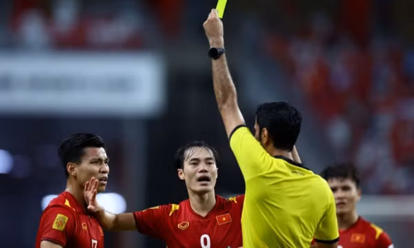 Trọng tài gây tranh cãi trận Việt Nam - Thái Lan rút lui khỏi AFF Cup
