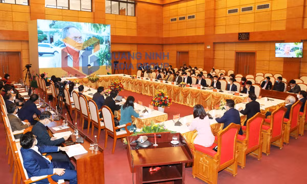 Hội thảo khoa học "Hợp nhất các cơ quan báo chí, thông tin cấp tỉnh từ thực tiễn hoạt động của Trung tâm Truyền thông tỉnh Quảng Ninh", tháng 12-2021