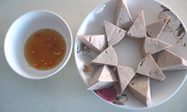 Giò lợn Móng Cái