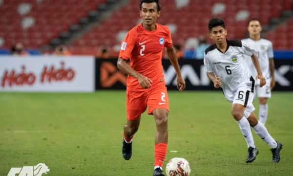 Tuyển Singapore mất 2 trụ cột trước bán kết AFF Cup