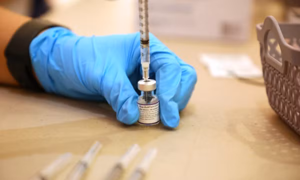 Hiệu quả liều vaccine tăng cường suy yếu sau 10 tuần
