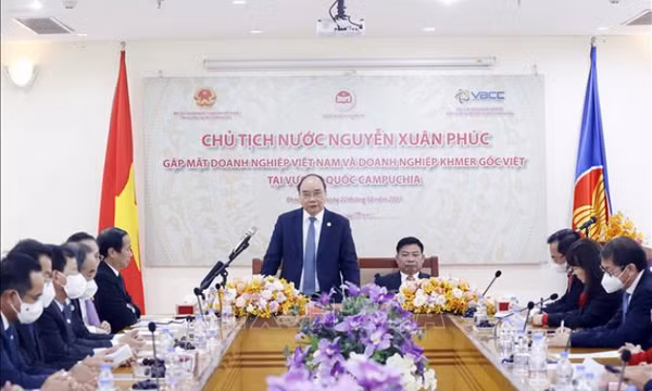 Chủ tịch Nguyễn Xuân Phúc: Việt Nam cần thúc đẩy làn sóng đầu tư mới vào Campuchia
