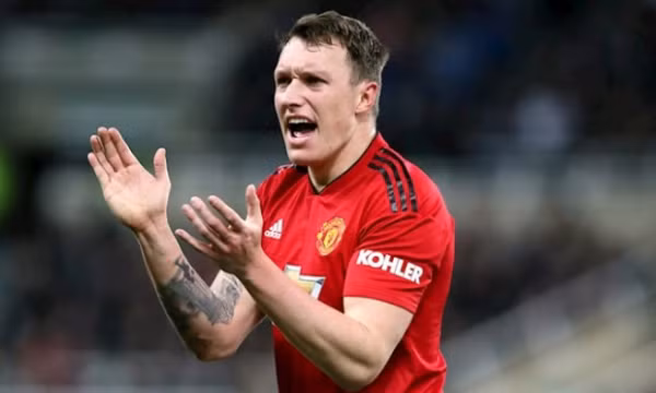 Rời M.U, Phil Jones gia nhập bến đỗ không ai ngờ đến?