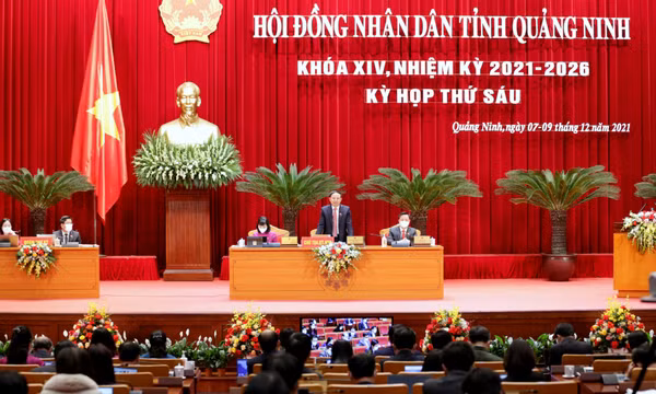 Chiều 7/12, HĐND tỉnh chia các tổ thảo luận
