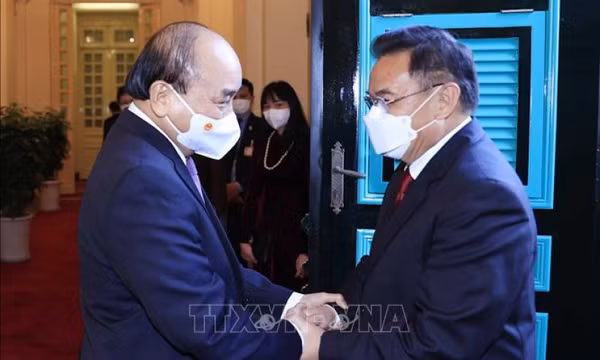 Chủ tịch nước Nguyễn Xuân Phúc tiếp Chủ tịch Quốc hội Lào