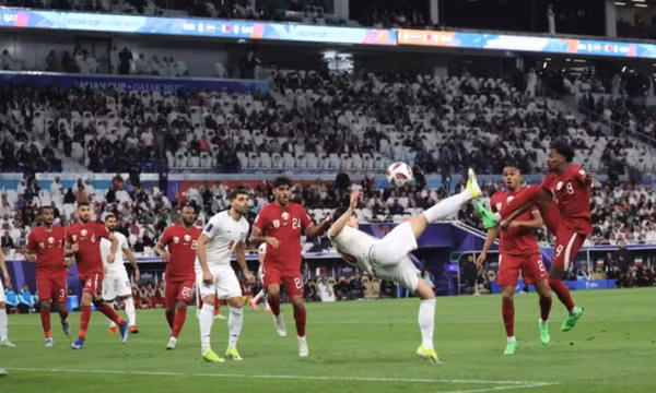 Qatar thắng ngược Iran để vào chung kết Asian Cup